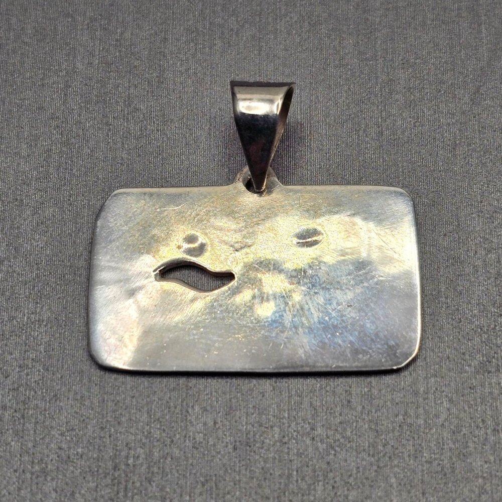 VTG Club Parnassus Cancun Pendant 1" Sun Motif Souvenir Charm Mexico Travel Gift - Picture 2 of 5